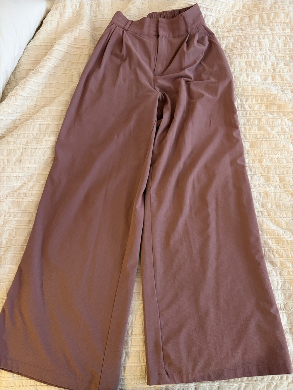 ALO Yoga Wide-Leg High-Waist Dreamscape Pants in Dusty Mauve